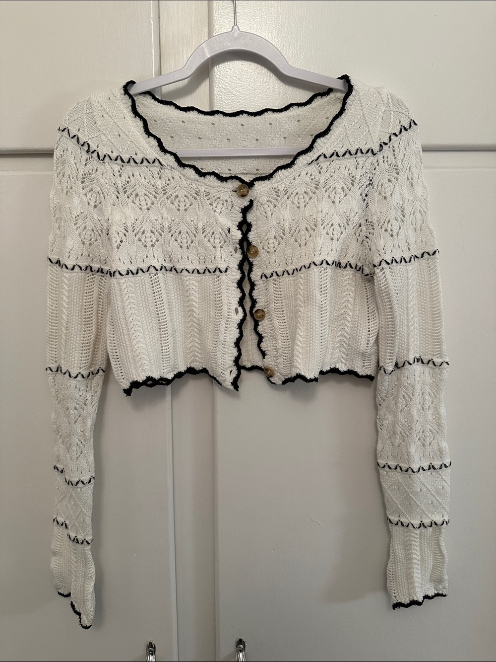 LIKE NEW Commense White and Black Knit Cropped Cardigan Sweater